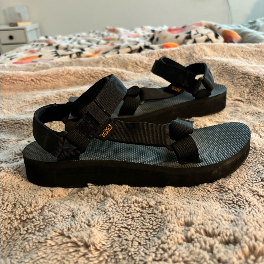 Teva Midform Size 9